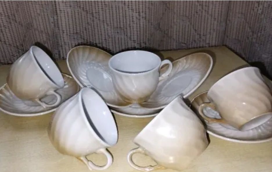 Чаши за алкохол, чай, кафе, безалкохолни напитки.