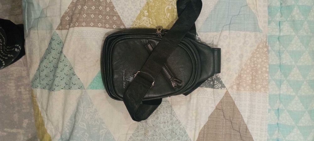 2 портфеля и сумка бананка на плечо в нормальном состоянии