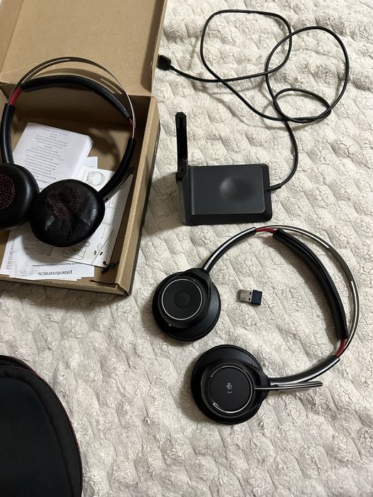 Два чифта слушалки Plantronics Voyager UC/BT600 цена в описанието