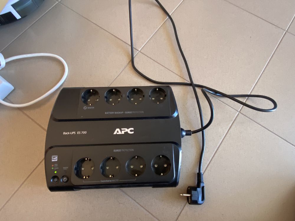 UPS APC Back-UPS es 700va