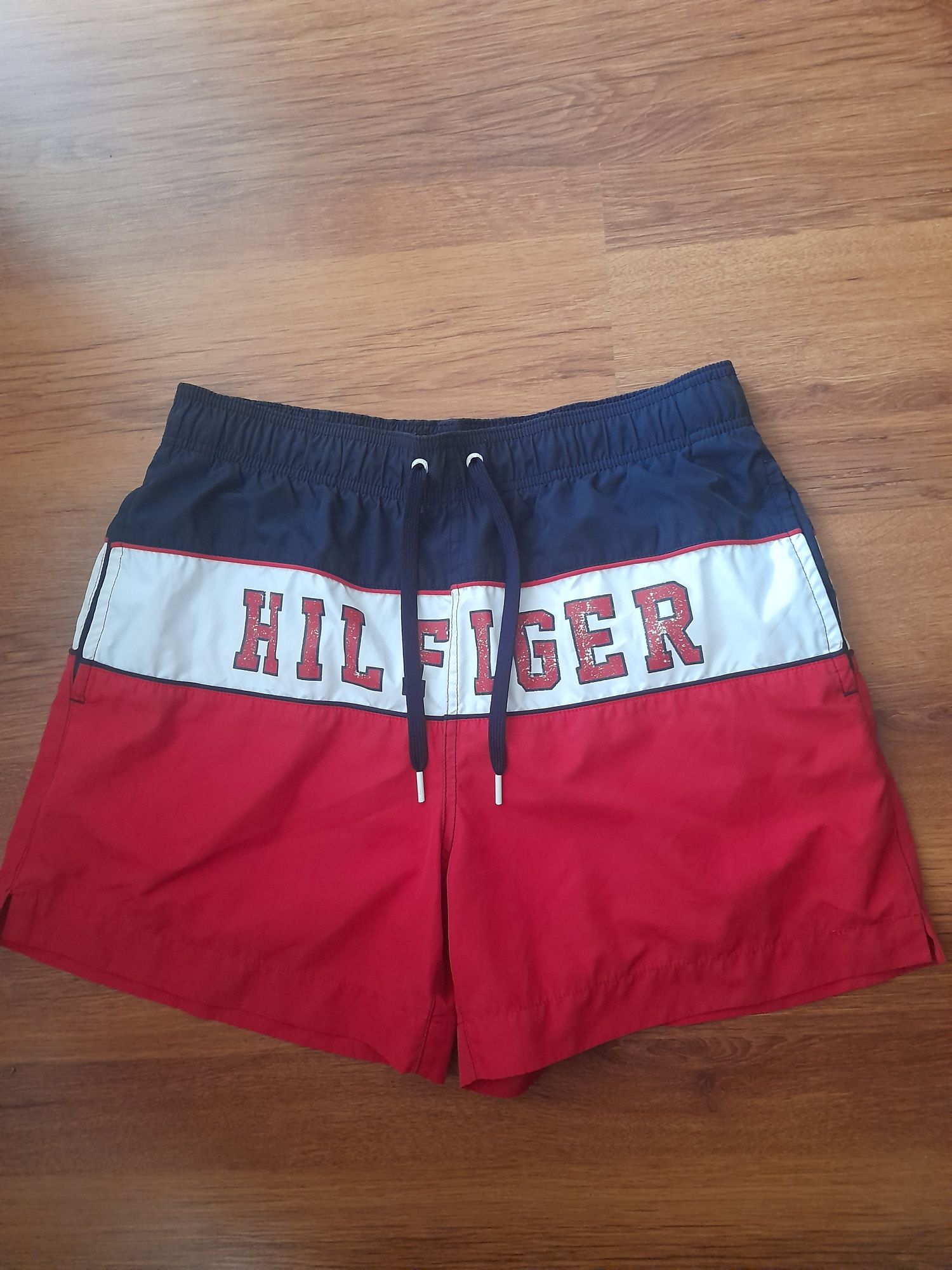 Tommy Hilfiger мъжки екип M размер.