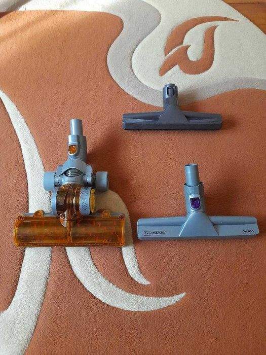 De vanzare diferite perii  pt. Dyson seria DC 08