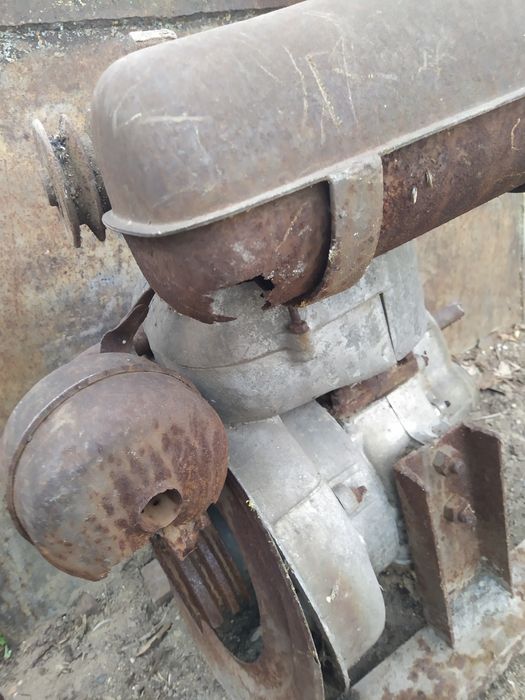 Продам двигатель рабочий раньше пилили доски