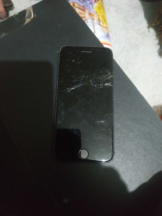 Продам iPhone 8 на запчасти