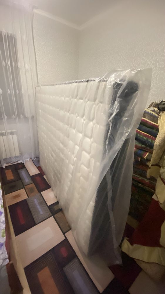 Продам матрац в отличном состоянии!!
