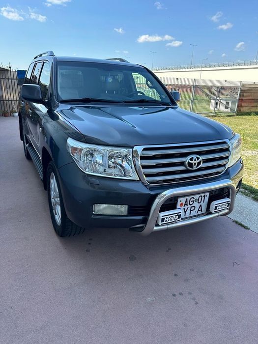 Toyota Land Cruiser Unic proprietar/Reviziile făcute la reprezentanta/km în creștere
