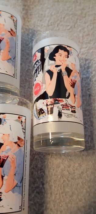 Vas nou de yena și set de  pahare vintage