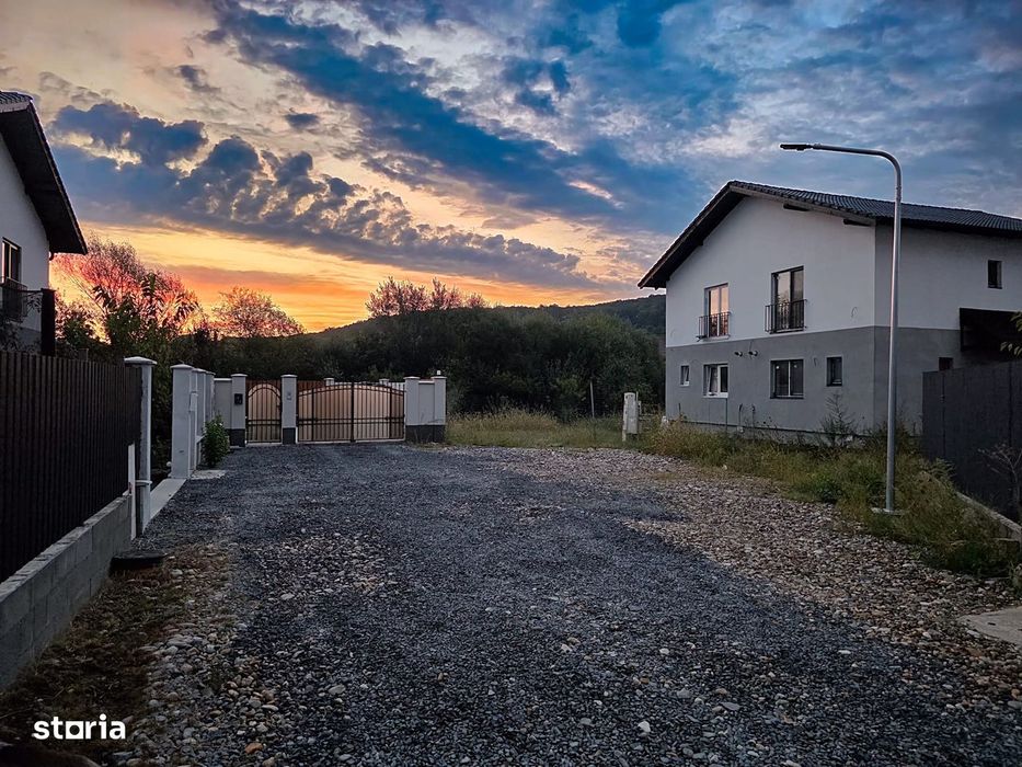 Casa noua cu 3 camere,2 bai, in Livezeni, 421 mp teren, 4 min de oras