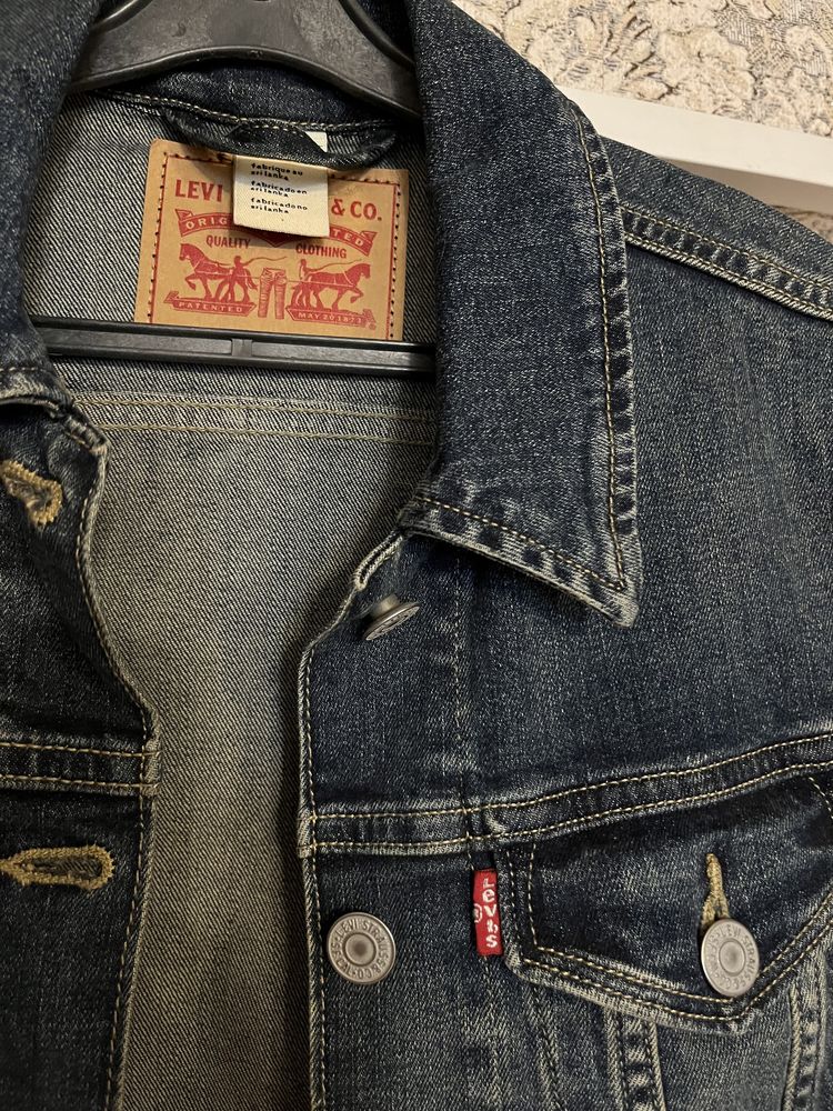 Женская оригинальная куртка Levi’s