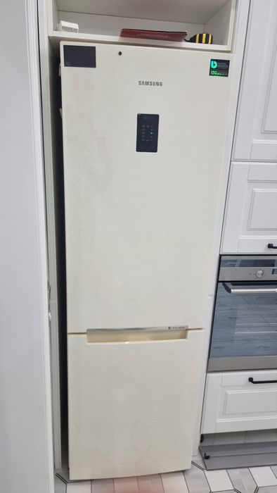 Продается холодильник Samsung