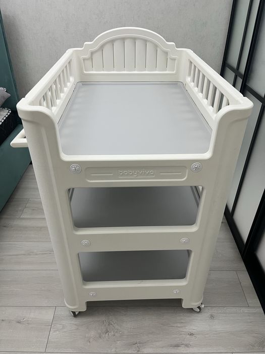 Продам пеленальный столик