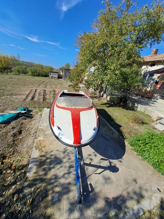 Тип скутер лодка за риболов