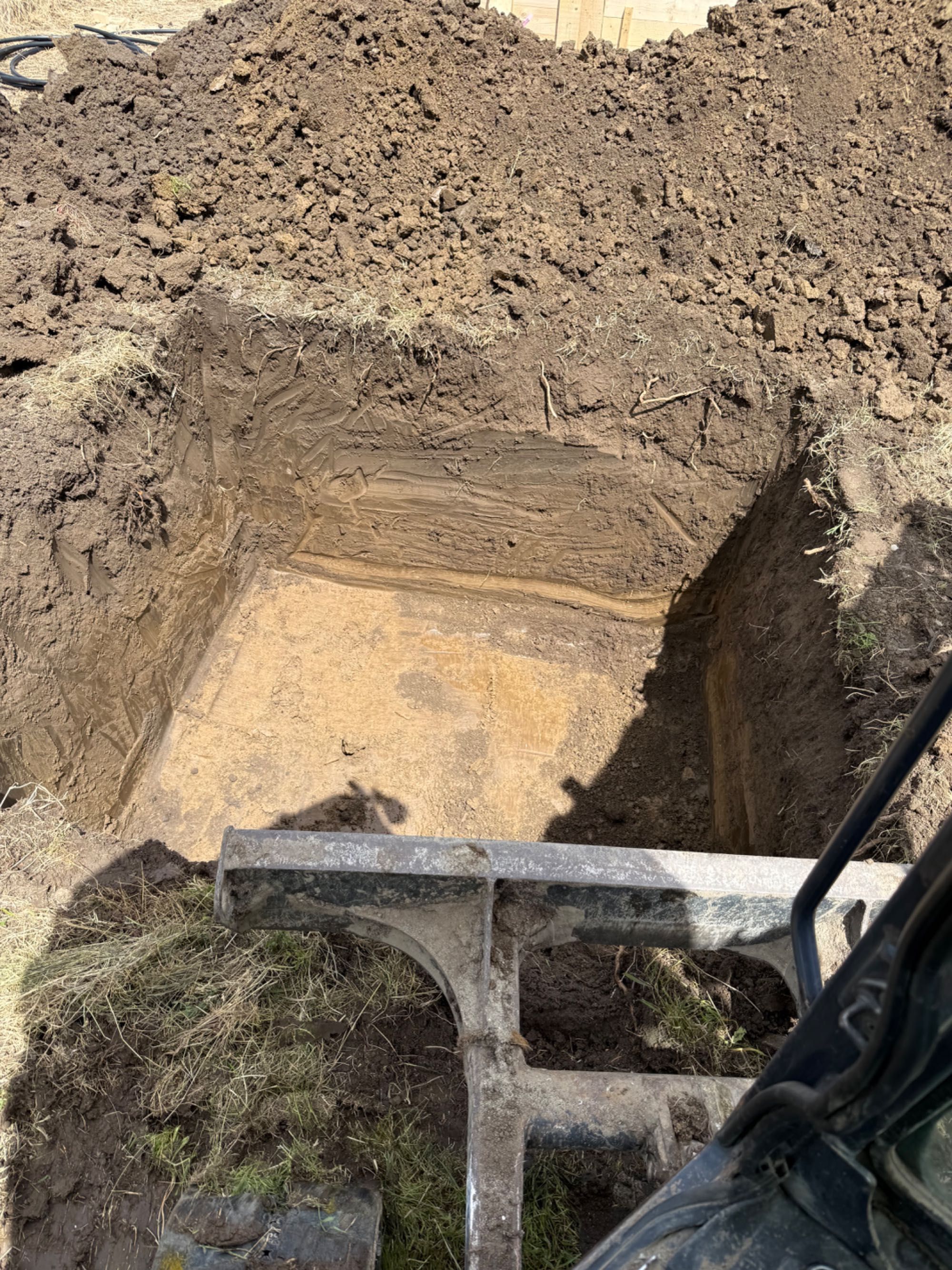 Închiriez miniexcavator.Demolari evacuare moluz,fundații,beciuri