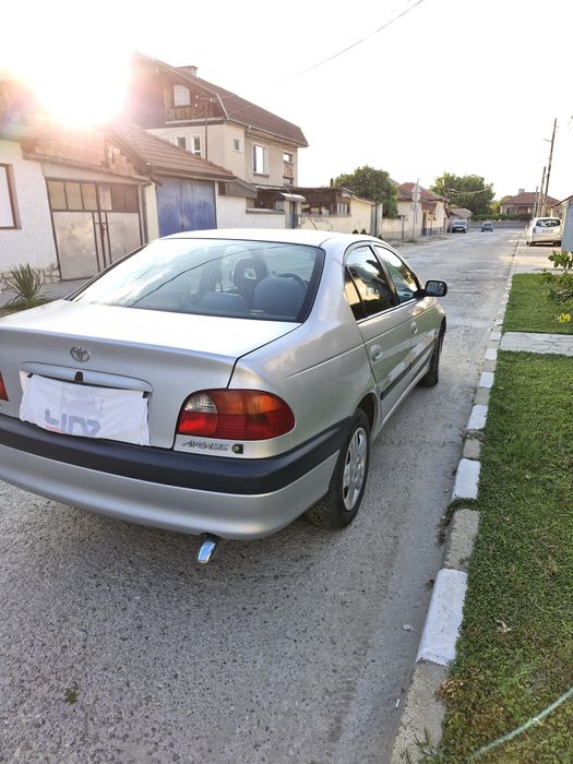 Toyota Avensis 2000г.