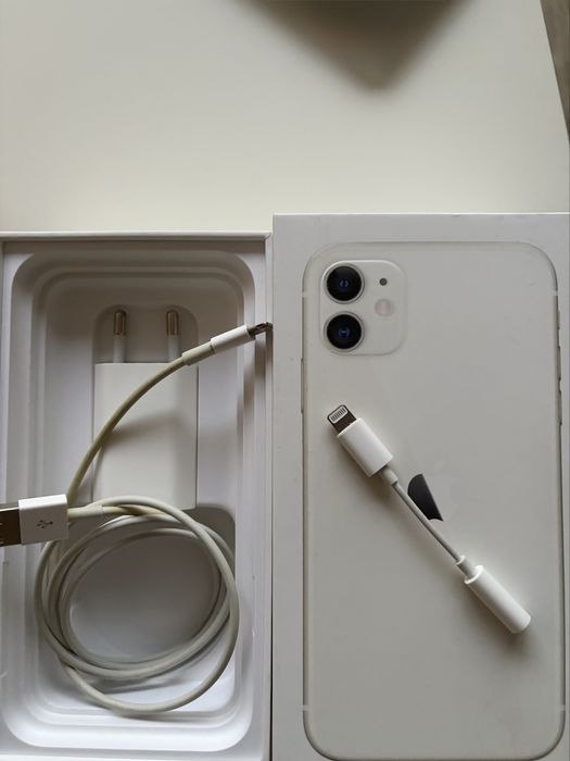 Apple iPhone 11, 64 GB — Отлично състояние, като нов