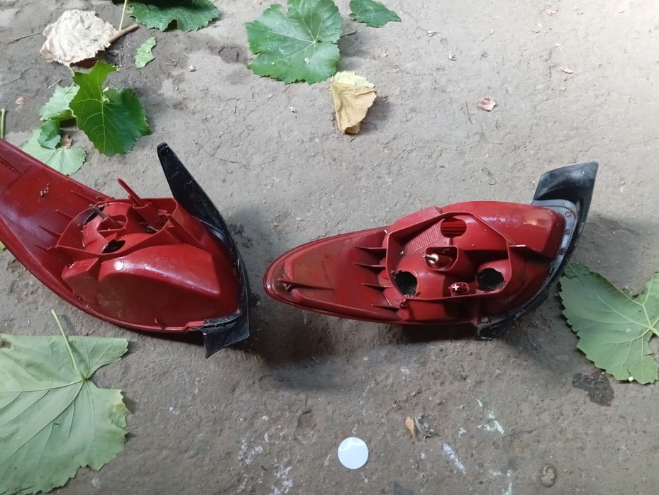 Stopuri spate mașină Peugeot