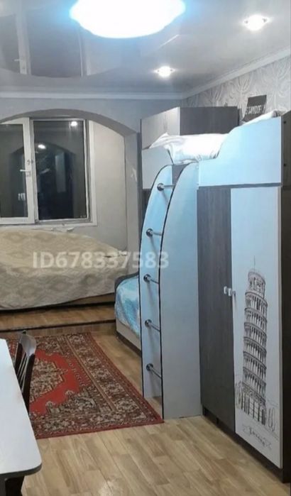 Продам двуярусную кровать с двумя шкафами по бокам