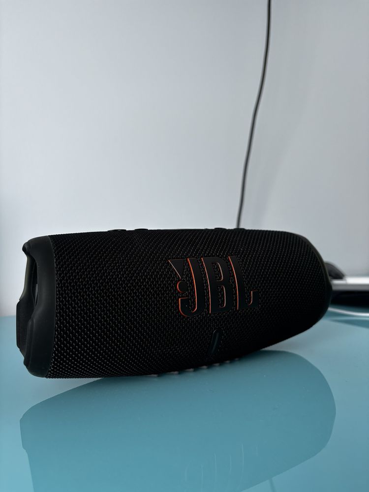 Vand boxa jbl charge 5