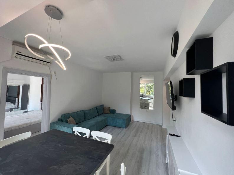 Дава се под наем Тристаен апартамент в Бургас, Лазур - 85 кв.м за 765 € - Снимка #1