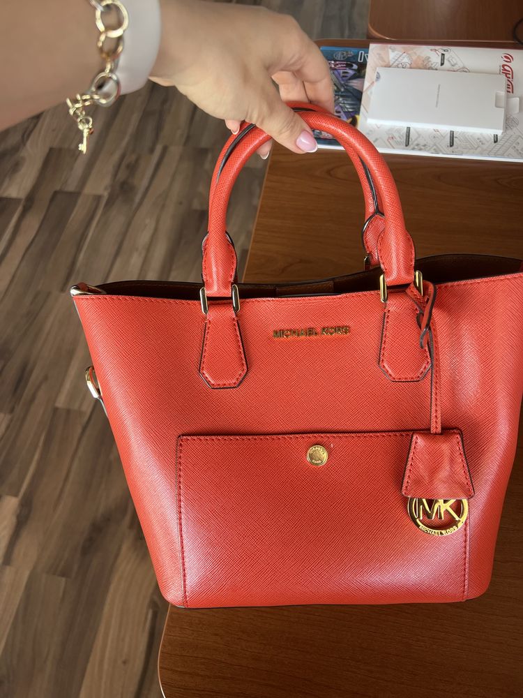 Дамска чанта Michael Kors цвят корал