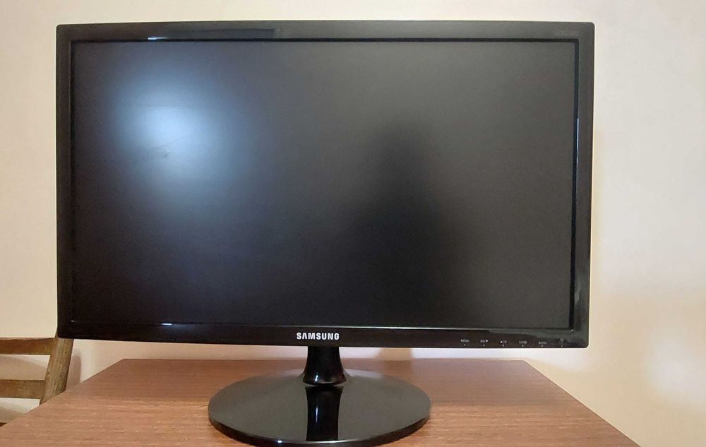 Монитор Samsung S22D300NY