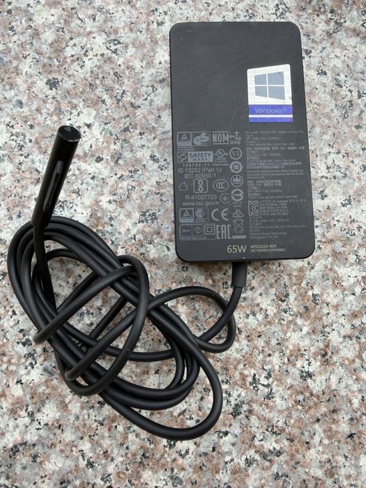 Incarcator microsoft surface 65w a1706