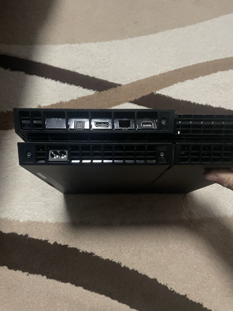 Vand ps 4 de piese sau reparat