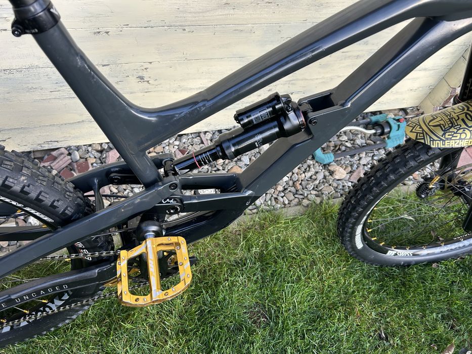Vand YT Capra Base 27.5 Costum Gold