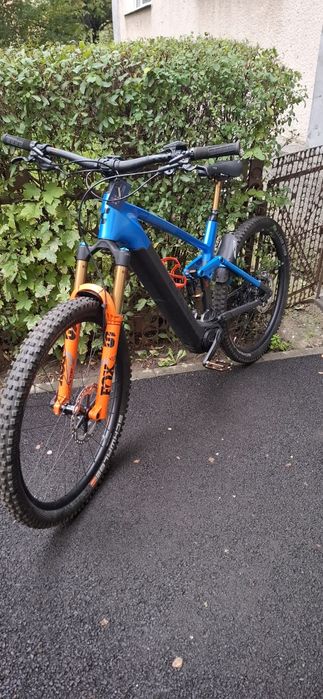 Bicicletă electrica carbon Cube acționteam 2023