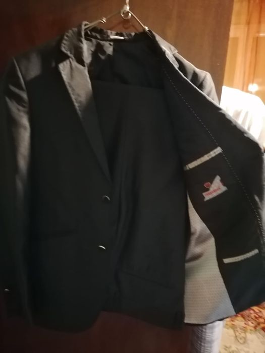 Vând Costume Barbatesti