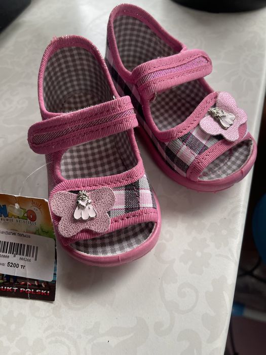 Продам  новые детские сандали