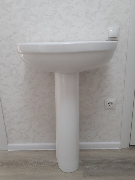 Продам, раковину на ножке