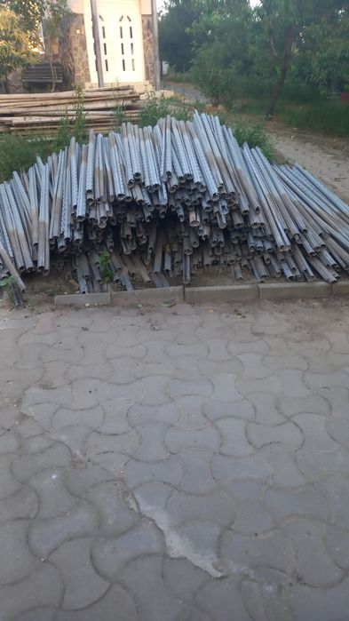 Vând stalpi metalici galvanizati...