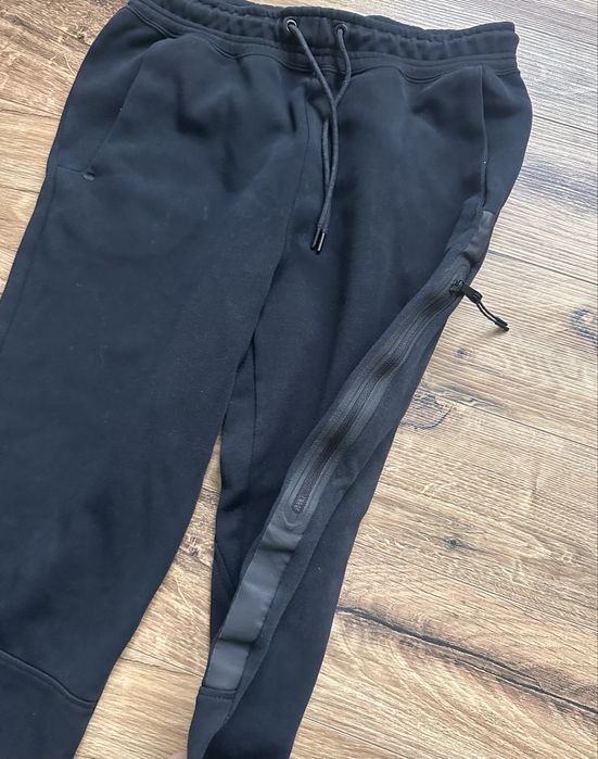 Дамско спортно долнище Nike tech fleece