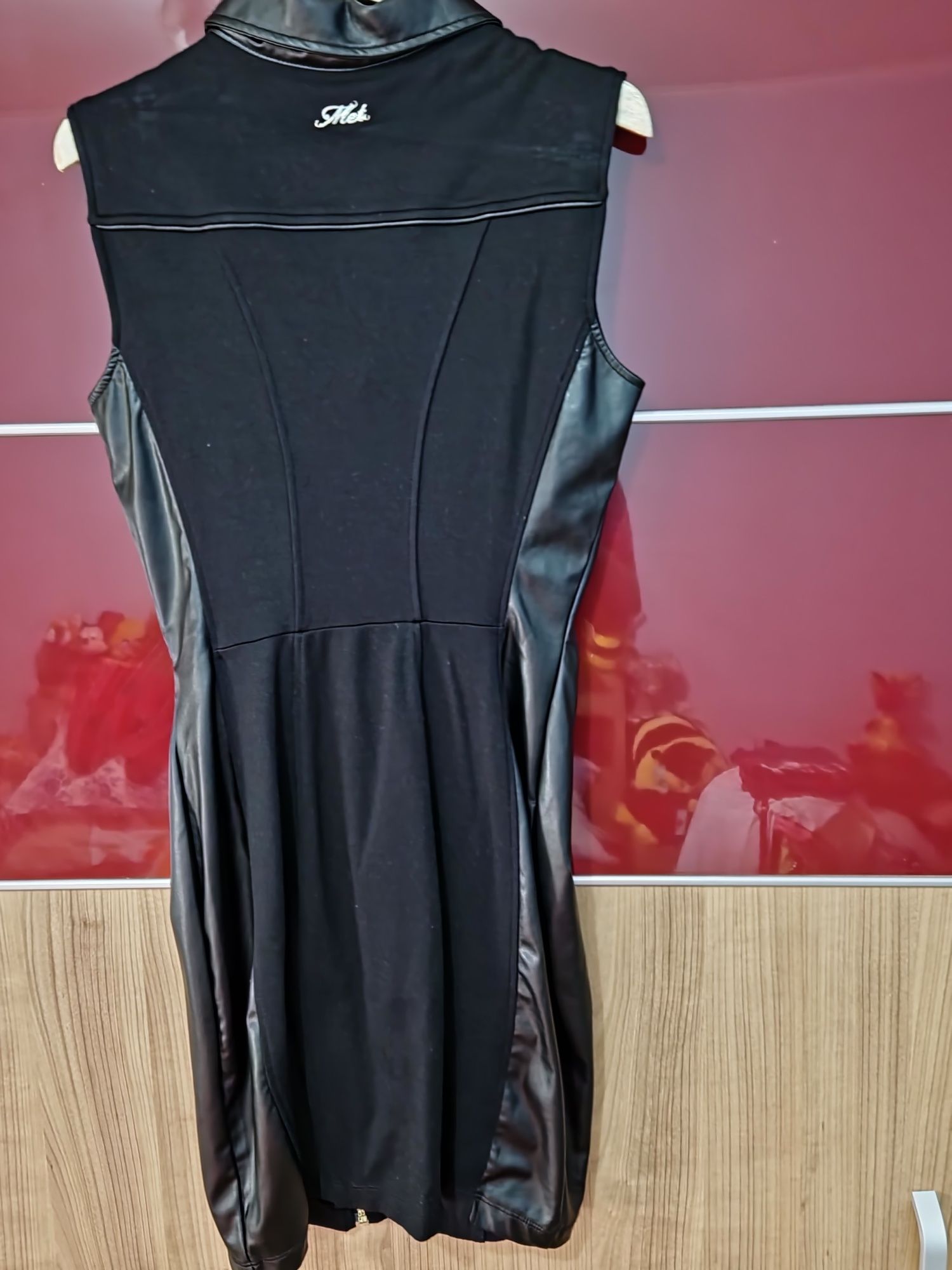 Rochie din catifea și piele ecologică,cu etichetă, mărimea M.