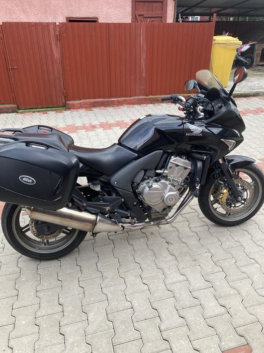 Vand motocicleta Honda CBF600 in perfecta stare de functionare.