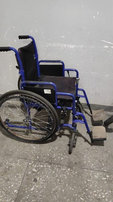 Продам взрослая коляская трость, кровать