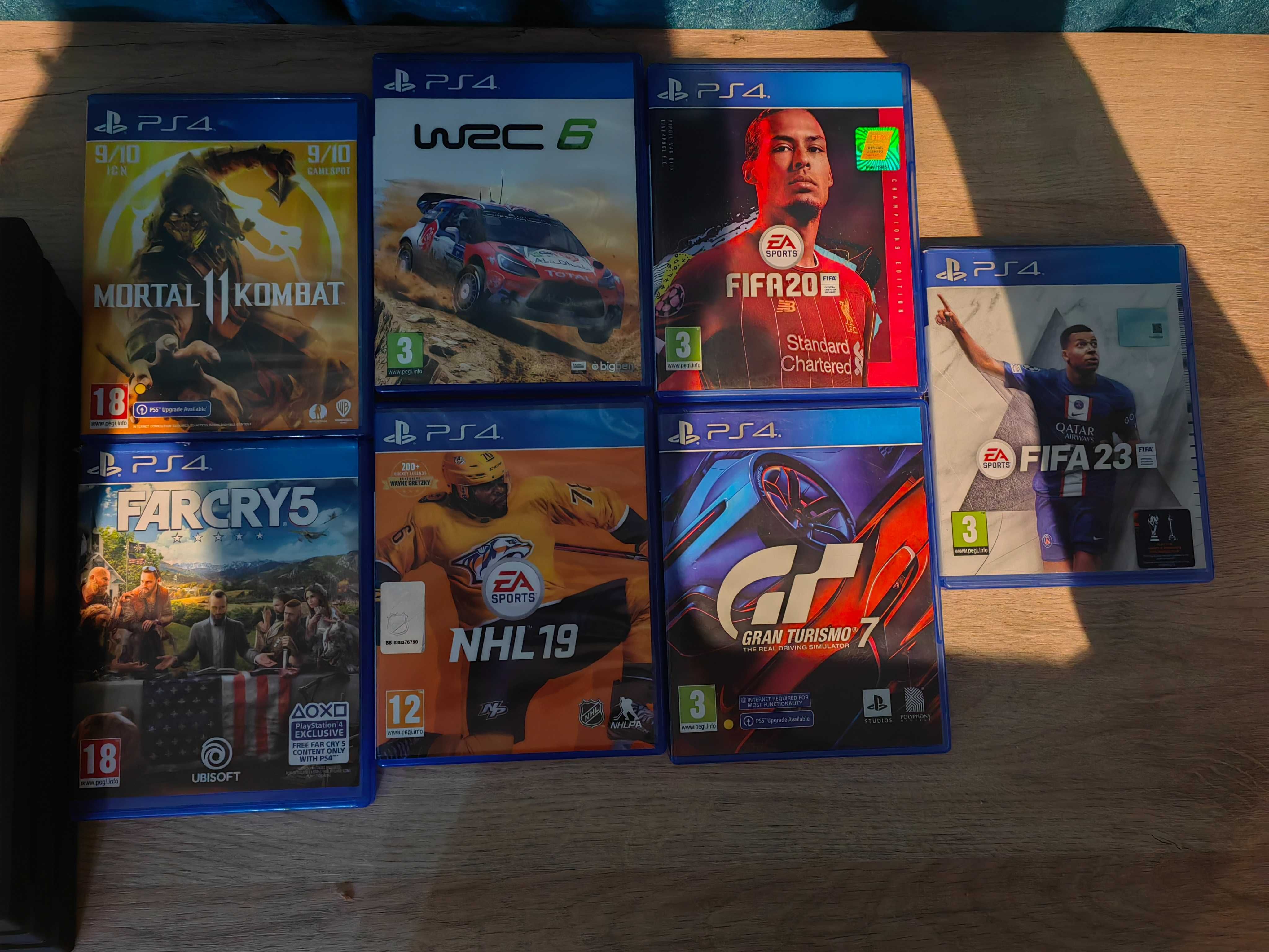 Playstation 4 PRO 1TB + 2 джойстика и 7 игри