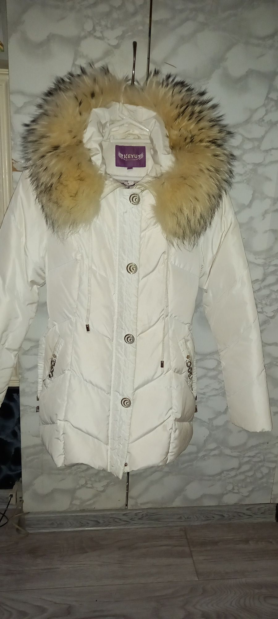 Зимняя тёплая  лёгкая куртка 42-44 размера