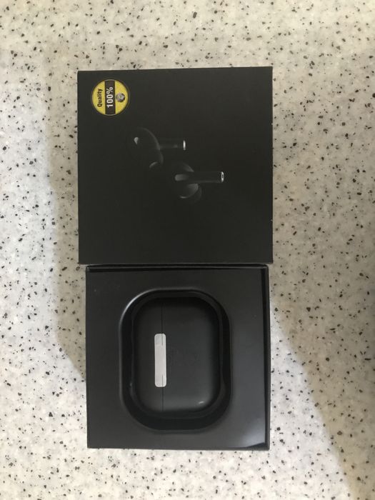 AirPods pro xolati yaxshi zaryadka 2 kun yetadi karobka dokument bor