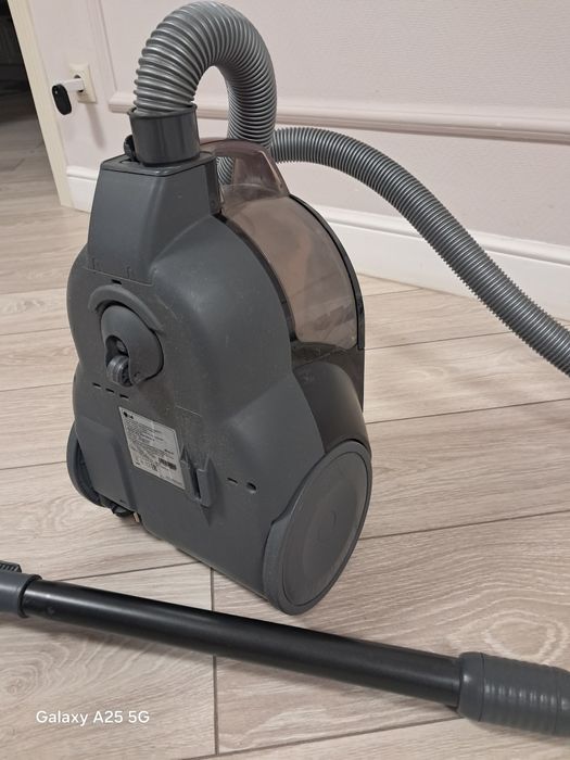 Пылесос LG в отличном состоянии.