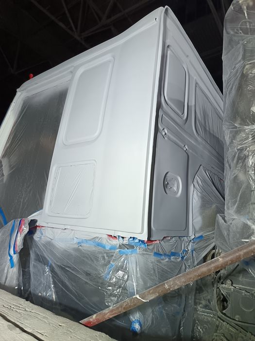 Команда профессиональных мастеров по кузовному ремонту автомобилей