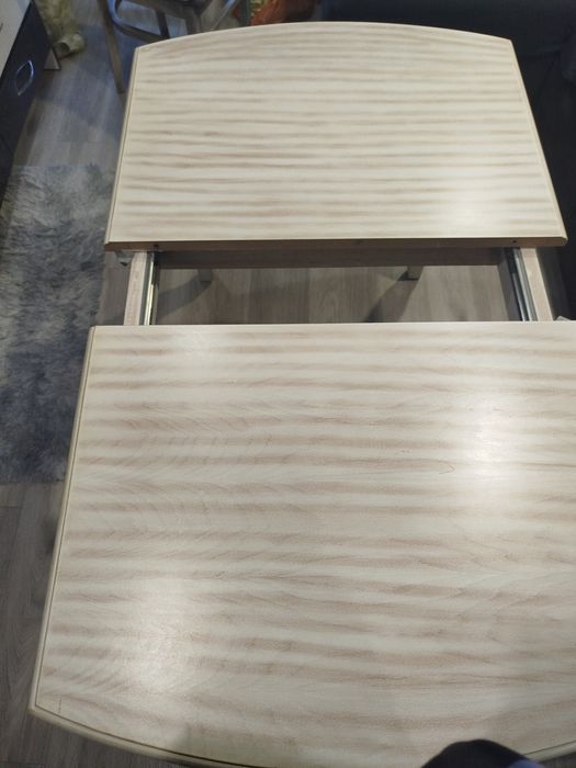 Разтегателна трапезна маса