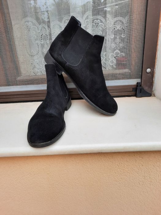 Botine din piele intoarsa neagra mărimea 38.