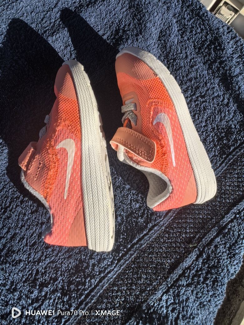 Детски маратонки nike номер 22.