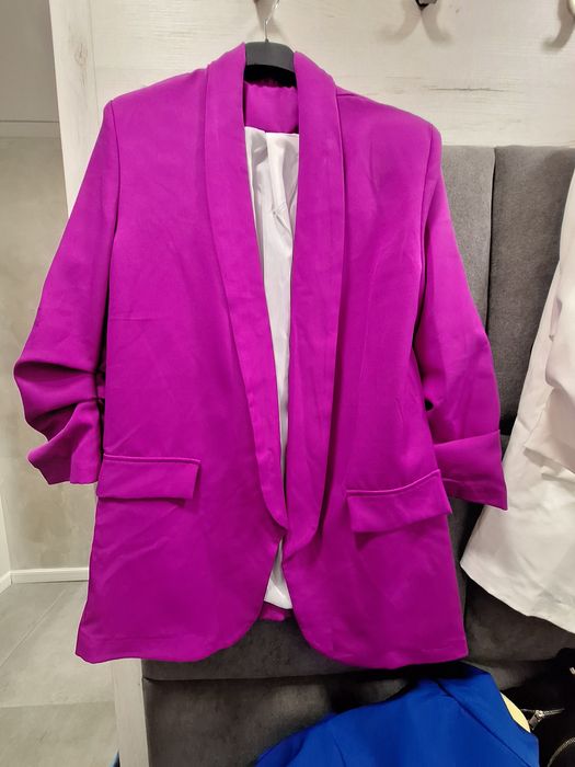 Дамски цветни пролетни сака