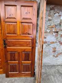 Дървена врата с каса