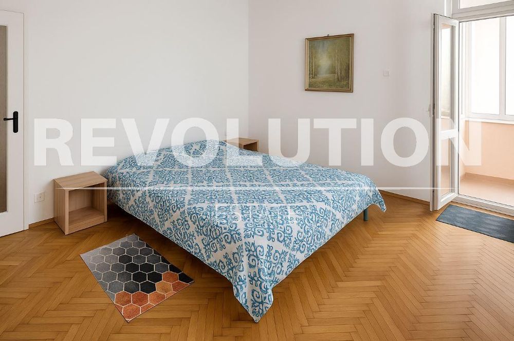 Дава се под наем Тристаен апартамент в Варна, Център - 83 кв.м за 700 € - Снимка #2