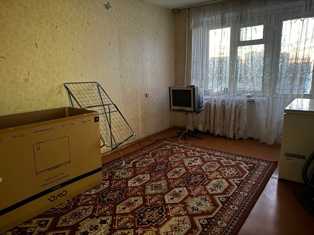 Продам 2 ком. р-н 4 школы, 4/5 этаж, 8300 млн, ТОРГ!!!