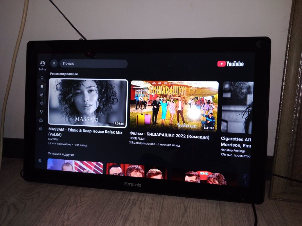 Как новый,тонкий Smart TV, Wi-Fi, YouTube есть. Читайте